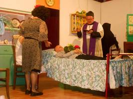Esibizione della compagnia teatrale Centu Concas Centu Berritas